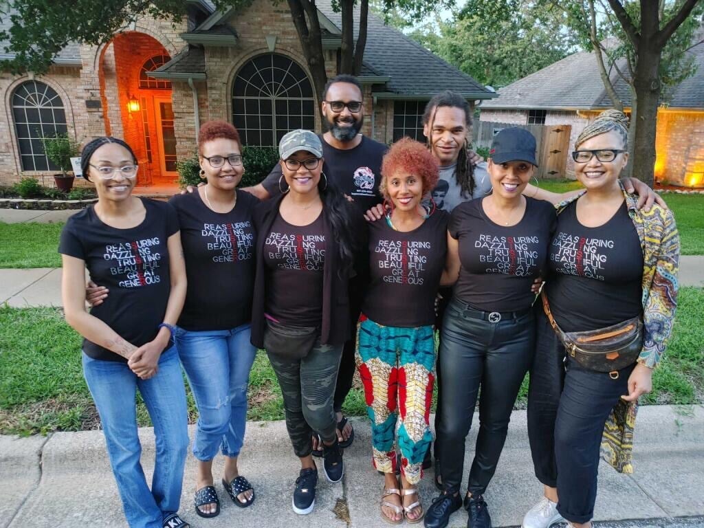 Wendi and nine of her 11 siblings during their family reunion in May 2021 in Arlington, TX